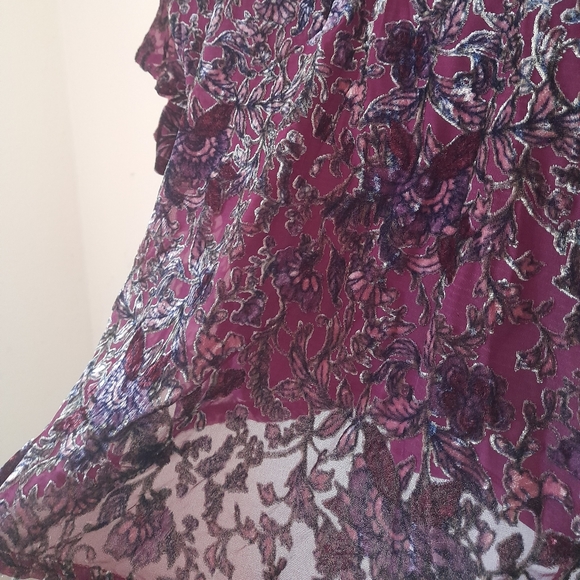 ● Lily White | velvet ruffle sleeve - Picture 9 of 11